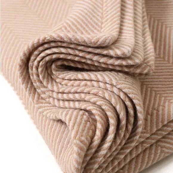 100% Wool Tan and Ivory Soft Herringbone Throw Blanket 53"x69" - Picture 4 of 13